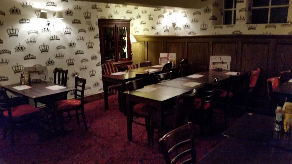 The Three Tuns Hotel Wetherspoon Thirsk Exterior photo
